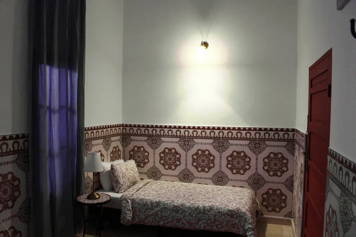 Hassan suite, first bedroom with zellige wainscot
