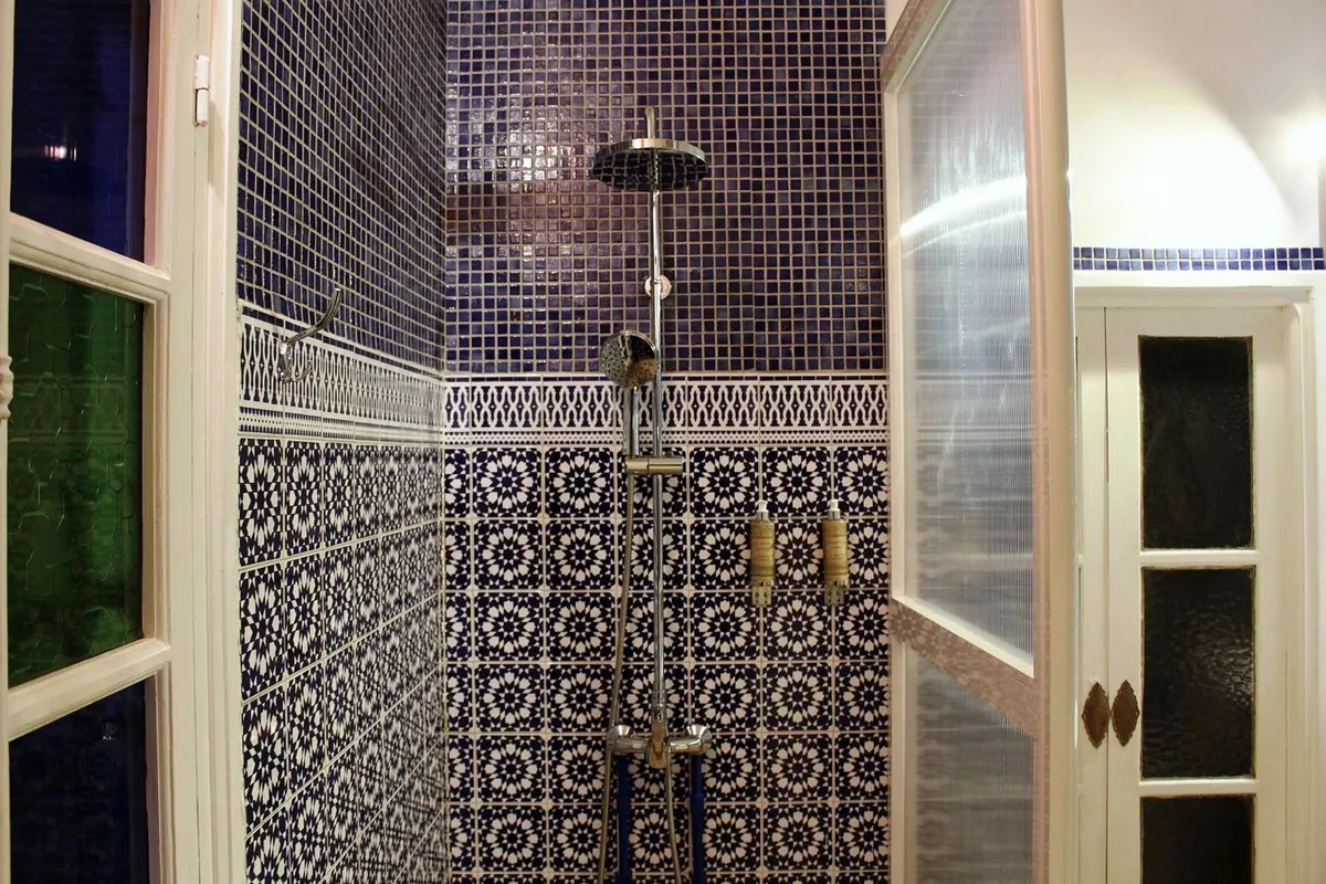 Oudayas walk-in shower in blue zellige